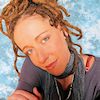 Frau mit Dreadlocks