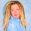 Frau mit Dreadlocks