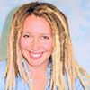 Frau mit Dreadlocks