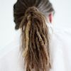 Mann mit Dreadlocks