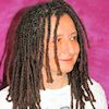 Frau mit Dreadlocks