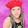 Junge Frau mit Dreadlocks