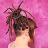 Frau mit Dreadlocks