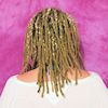 Frau mit Dreadlocks