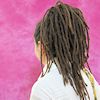 Frau mit Dreadlocks