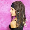 Frau mit Dreadlocks