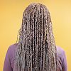 Junge Frau mit Two Strand Twists